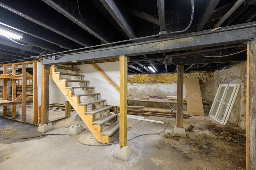 More Photos Of 120 W Main St, Denison Storefront Retail Office For Lease