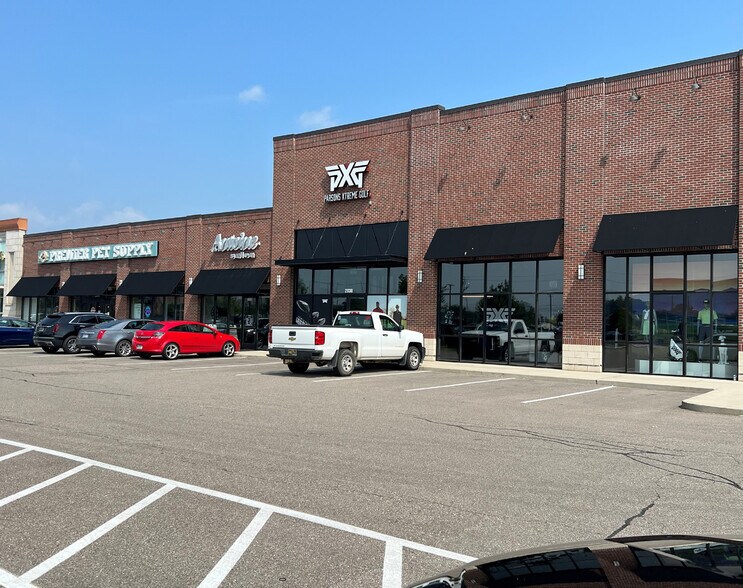 More Photos Of 2830-2880 W Maple Rd, Troy Unknown For Lease