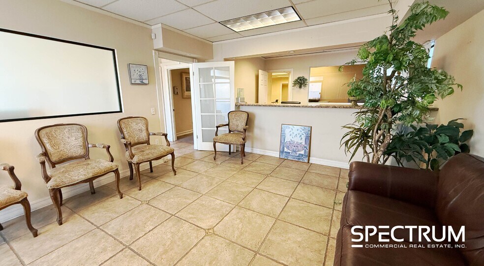 More Photos Of 23018 Ventura Blvd, Woodland Hills Medical For Sale