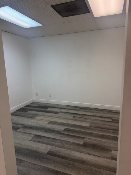 More Photos Of 3908 N 29th Ave, Hollywood Warehouse For Lease