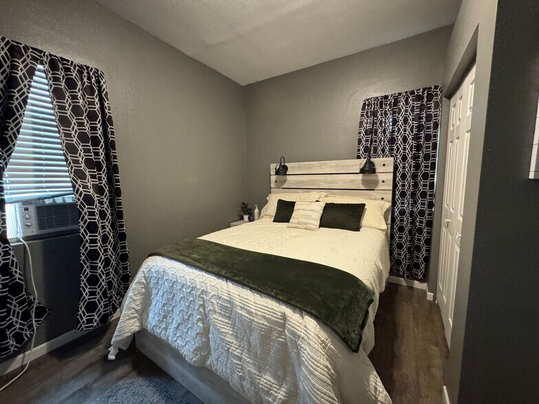 More Photos Of 112 NW 2nd Ave, Mandan Storefront Retail Residential For Lease