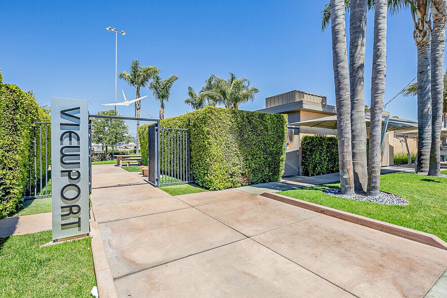More Photos Of 800 Aviation Dr, Camarillo Airplane Hangar For Sale