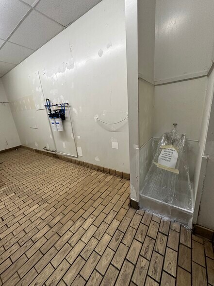 More Photos Of 5049-5057 Garrett Ave, Beltsville Freestanding For Lease