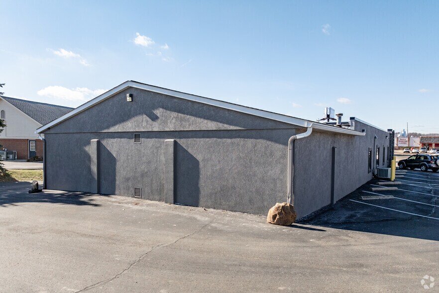 More Photos Of 7336 Whipple Ave NW, Canton Office For Lease