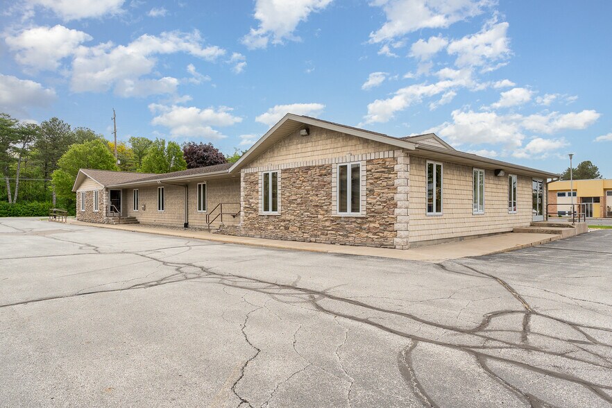 More Photos Of 635 N Center Rd, Saginaw Office For Sale