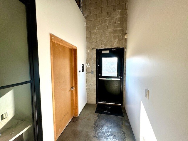 More Photos Of 1648 10th St, Santa Monica Loft Creative Space For Sale