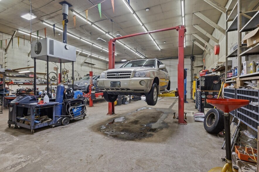 More Photos Of 1973 Victory Hwy, Glendale General Retail For Sale