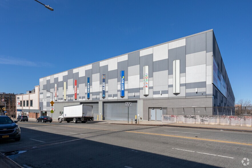 More Photos Of 171 W 230th St, Bronx Freestanding For Lease