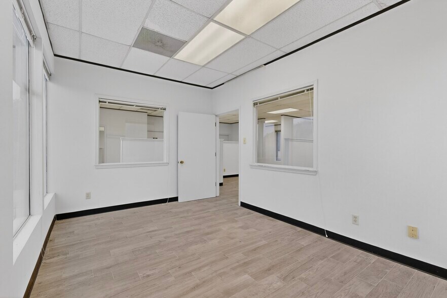 More Photos Of 8870 Business Park Dr, Austin Loft Creative Space For Lease