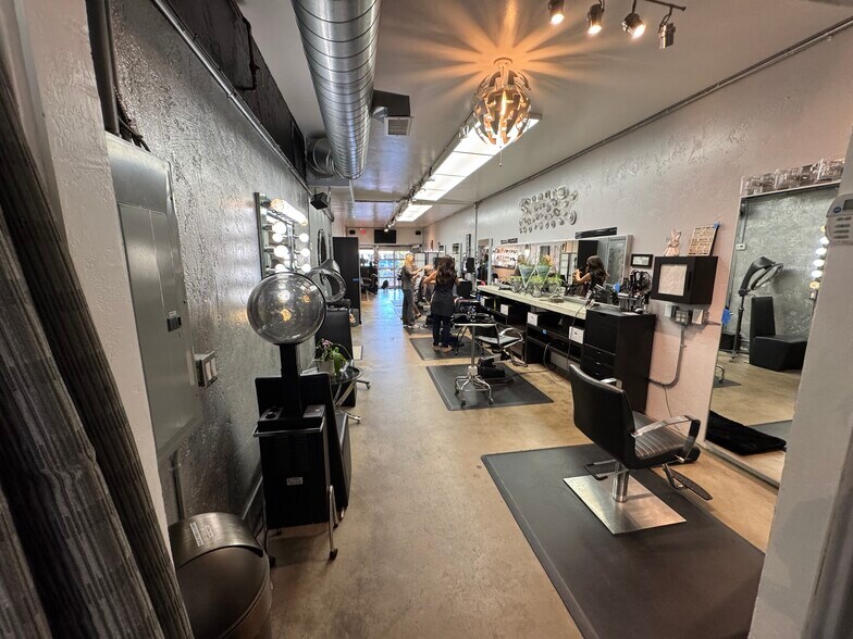 More Photos Of 7441-7445 Girard Ave, La Jolla Storefront Retail Office For Lease