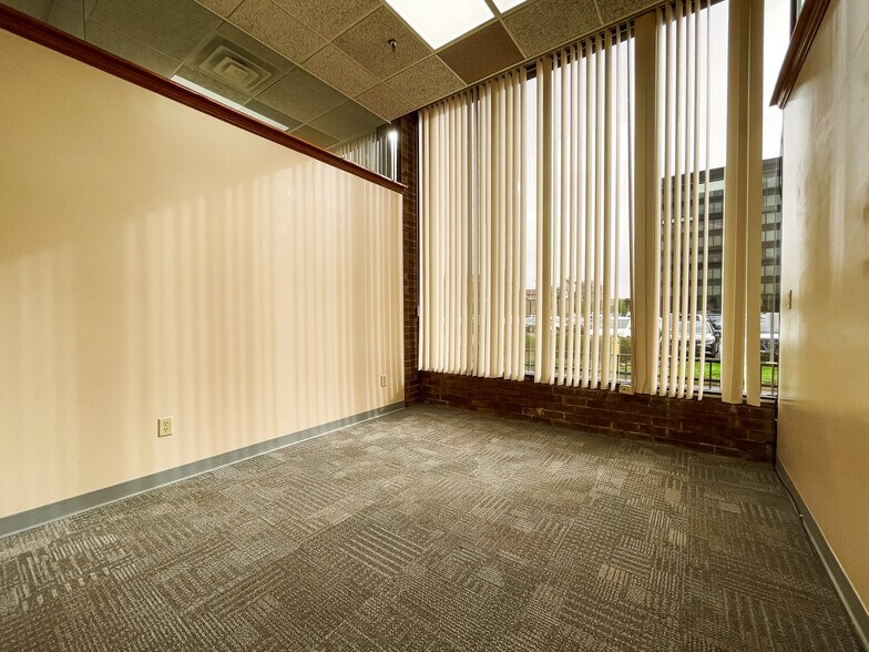 More Photos Of 2-8 Hawley St, Binghamton Hotel For Lease