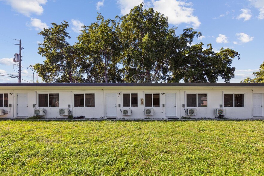 More Photos Of 3932 SW 12th Pl, Fort Lauderdale Apartments For Sale