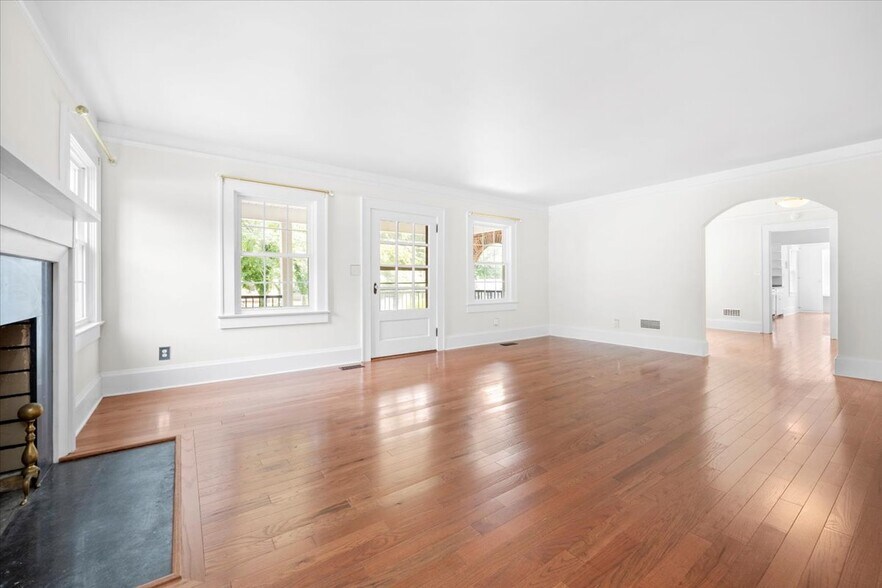 More Photos Of 301 E Main St, Easley Land For Sale