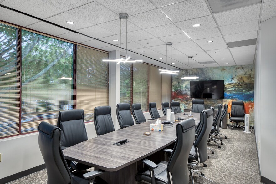 More Photos Of 10 Mansell Ct E, Roswell Unknown For Lease