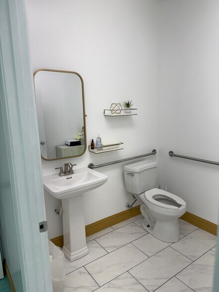 More Photos Of 11001 Midlothian Tpke, Richmond Unknown For Lease