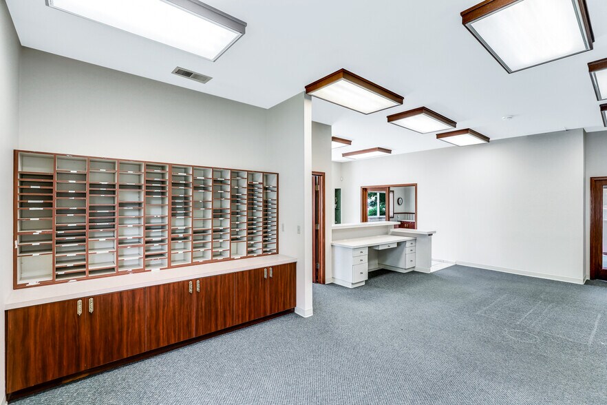 More Photos Of 9629 N Colfax Rd, Spokane Office For Sale