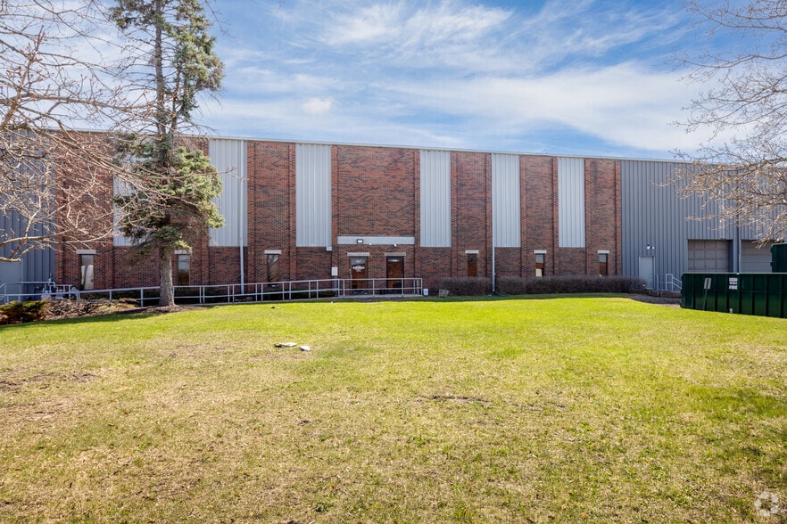 More Photos Of 3841-3865 Swanson Ct, Gurnee Manufacturing For Lease