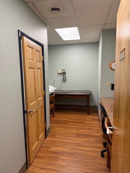 More Photos Of 2 Executive Dr, Lafayette Office For Lease