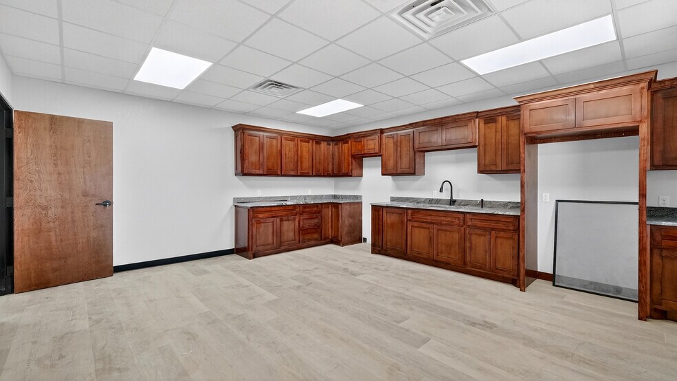 More Photos Of 16511 W Basin St, Odessa Industrial For Lease