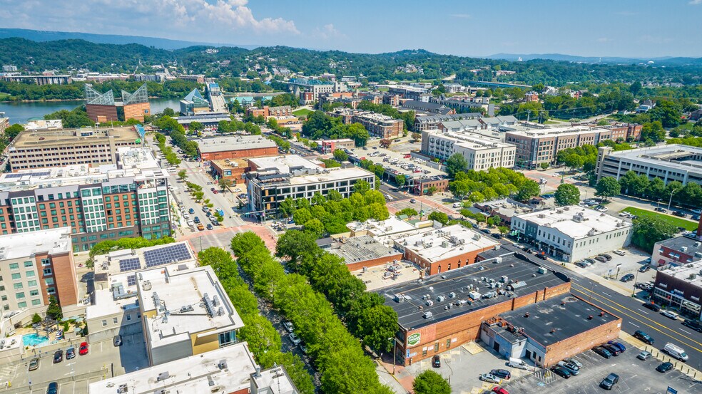 More Photos Of 420 Broad St, Chattanooga Storefront For Lease