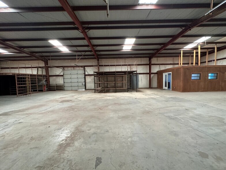 More Photos Of 201 Donley St, Big Spring Warehouse For Sale