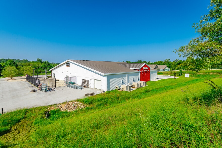 More Photos Of 9814 E Brainerd Rd, Ooltewah General Retail For Sale