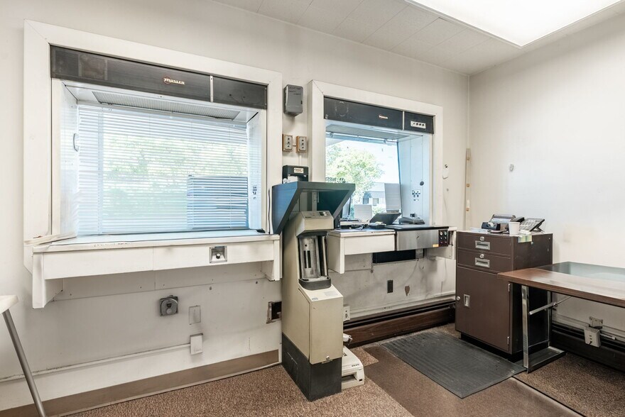 More Photos Of 890 W Lacey Blvd, Hanford Bank For Sale