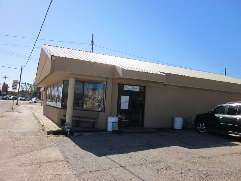 More Photos Of 311 S Range Ave, Denham Springs General Retail For Lease