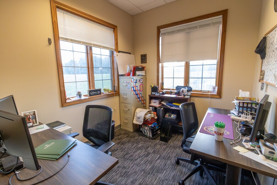 More Photos Of 2809 Commercial Rd, Huntington Office For Sale