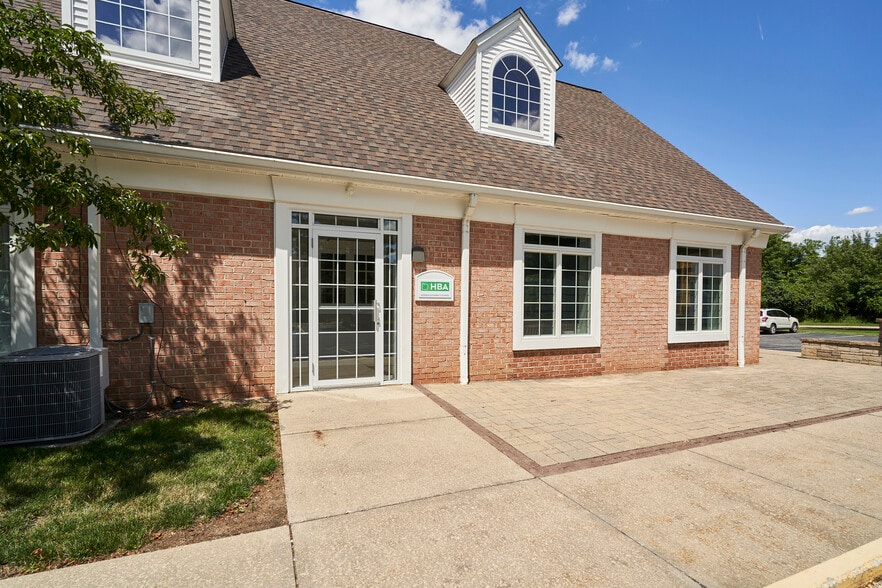 More Photos Of 799 White Pond Dr, Akron Office For Lease