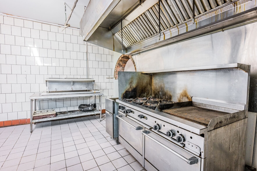 More Photos Of 1026-1038 Chestnut St, Bowling Green Restaurant For Sale