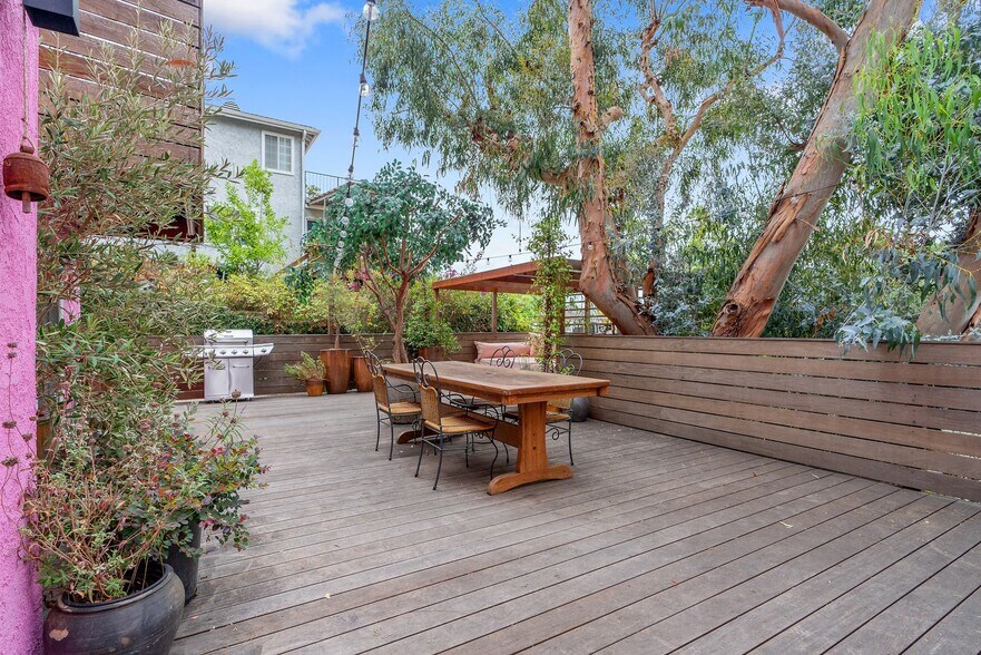 More Photos Of 1964 Vestal Ave, Los Angeles Office Residential For Sale