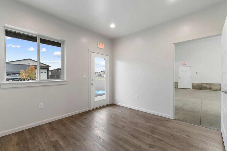 More Photos Of 3383 W Daugharty Loop, Hayden Warehouse For Lease