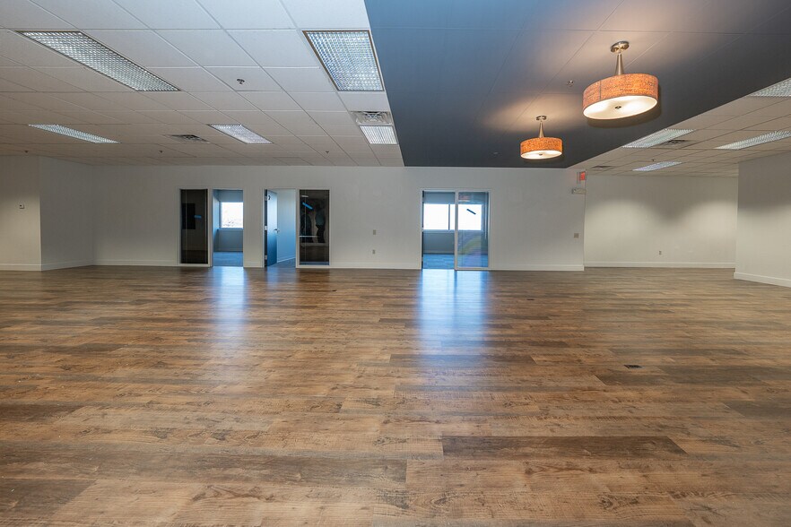 More Photos Of 9 Iron Bridge Dr, Collegeville Warehouse For Lease