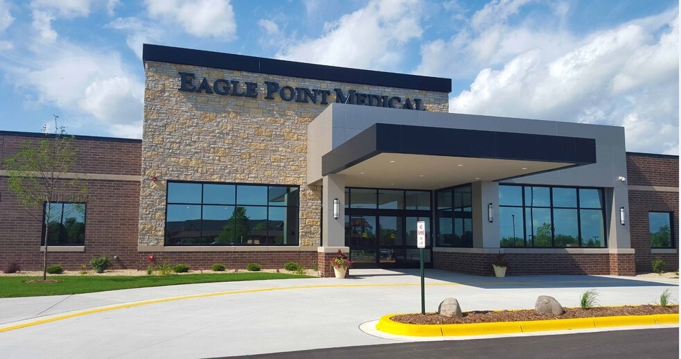 More Photos Of 8515 Eagle Point Blvd N, Lake Elmo Medical For Lease