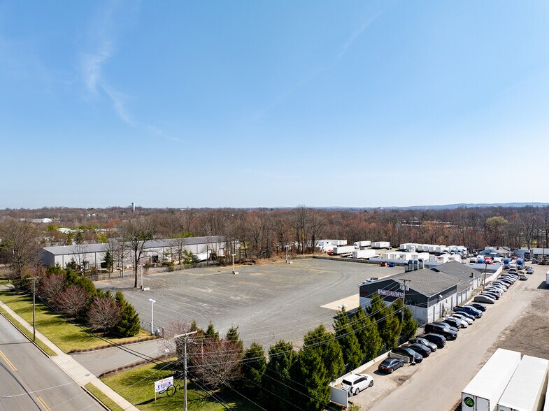 More Photos Of 379 County Rd, Cliffwood Service For Lease