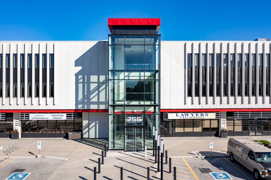 More Photos Of 755 Queensway E, Mississauga Medical For Lease