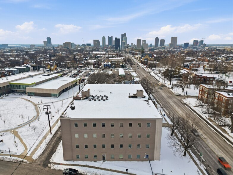 More Photos Of 899 E Broad St, Columbus Medical For Lease
