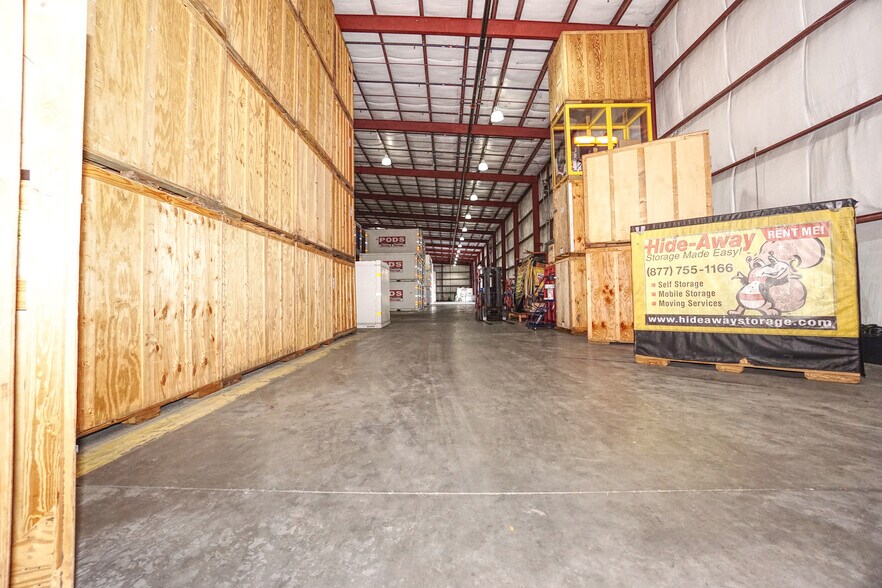 More Photos Of 6791 28th St Cir E, Sarasota Warehouse For Lease