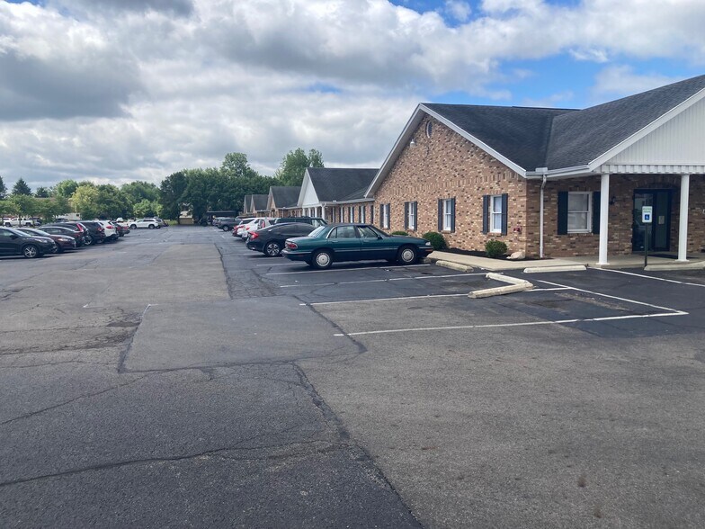 More Photos Of 2177-2253 Olympic St, Springfield Office For Lease