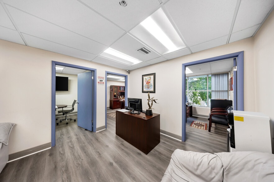 More Photos Of 7655-7669 NW 50th St, Miami Office For Sale