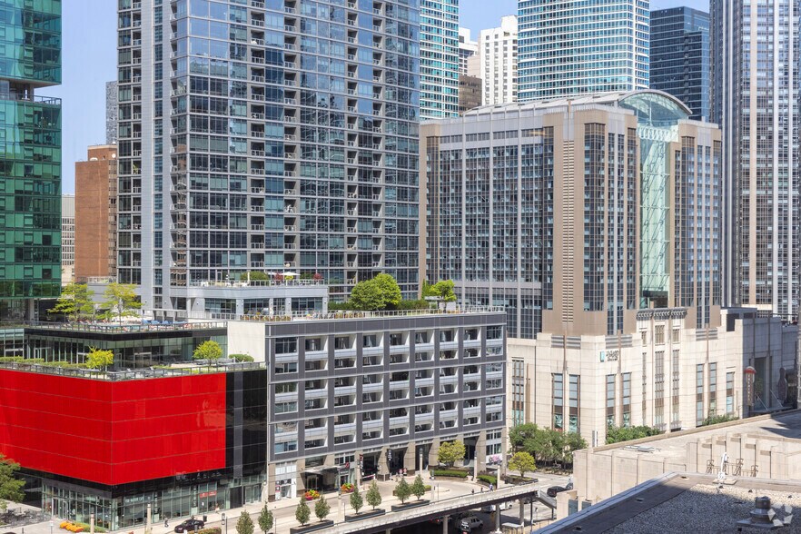 More Photos Of 401 N Michigan Ave, Chicago Office For Lease