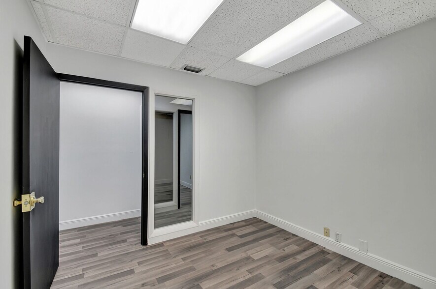 More Photos Of 101 N J St, Lake Worth Office For Lease