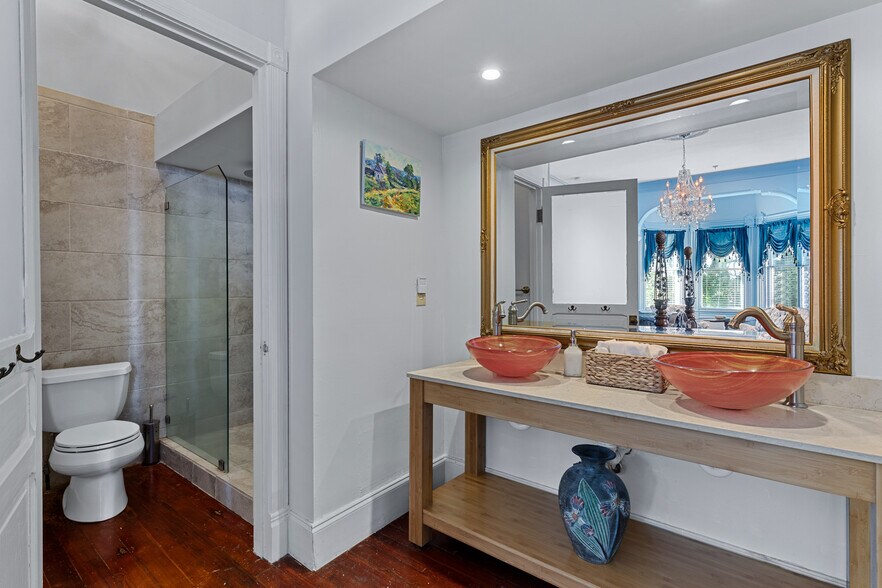 More Photos Of 402 E Gaston St, Savannah Hospitality For Sale