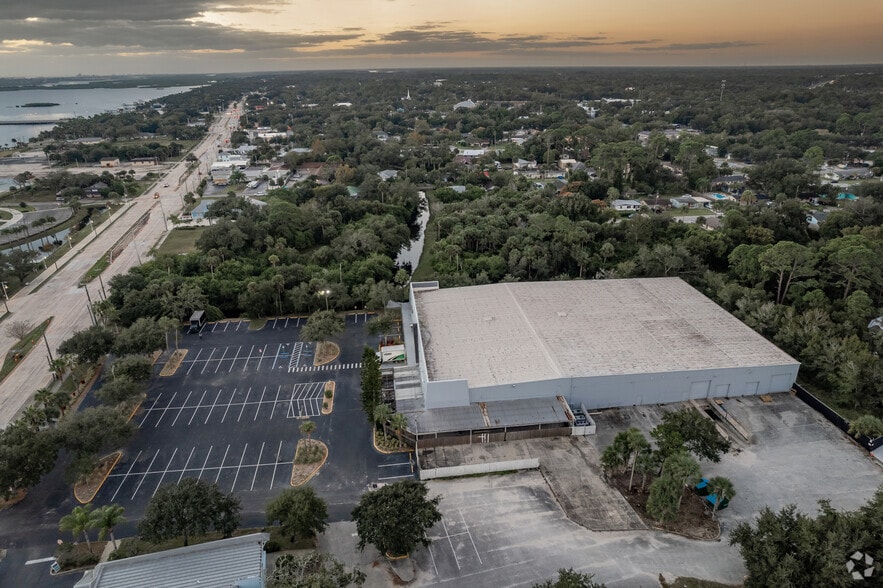 More Photos Of 3350 S Ridgewood Ave, Port Orange Showroom For Lease