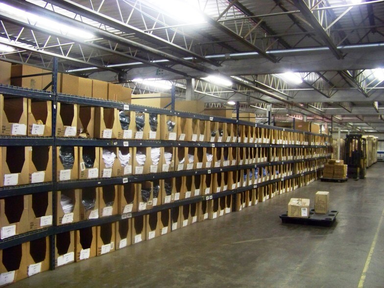 More Photos Of 752 S Victory Dr, Lyons Distribution For Sale