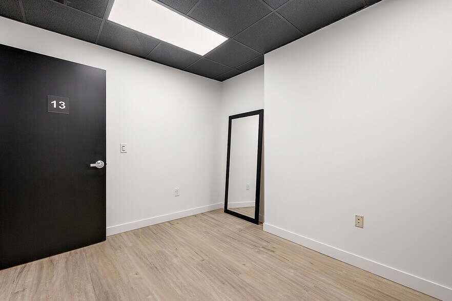 More Photos Of 801-803 W Big Beaver Rd, Troy Office For Lease