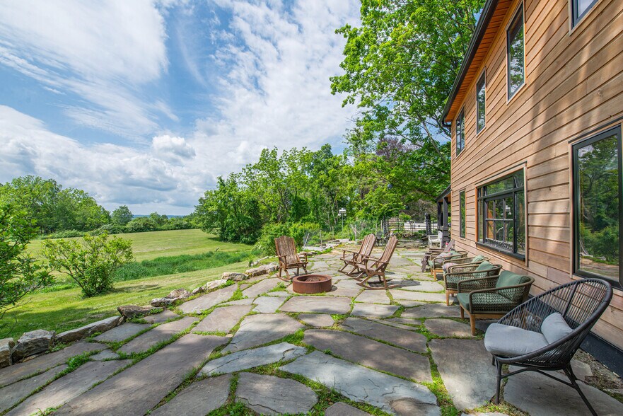 More Photos Of 62 Mount Pleasant Rd, Columbia Specialty For Sale