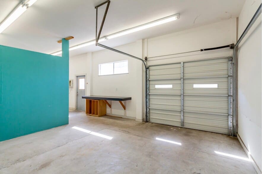 More Photos Of 2120 Oxford Ave, Austin Office For Lease