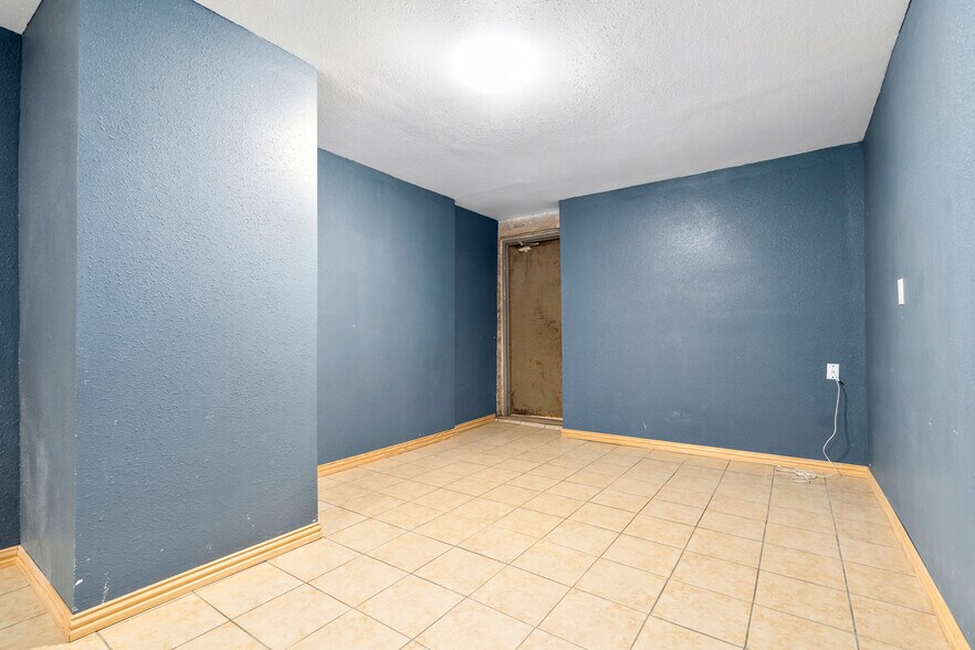 More Photos Of 103 W Main St, Itasca Storefront Retail Office For Sale